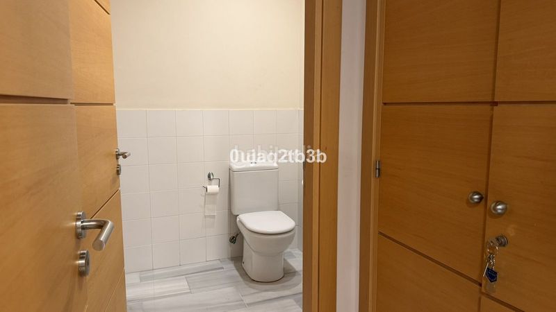 Foto c9ea0263-f932-4969-9a88-f79a60bb970a. Oficina en Playa Bajadilla - Puertos Marbella