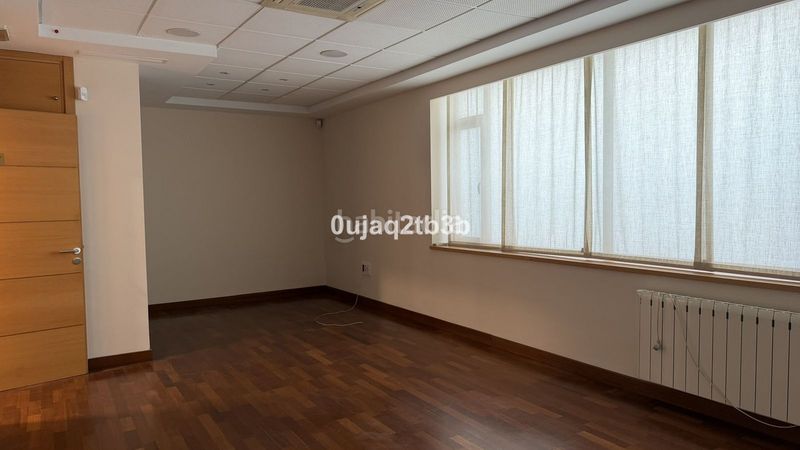 Foto cca2495c-9bad-4257-bb9b-e3ab4aec5e3b. Oficina en Playa Bajadilla - Puertos Marbella