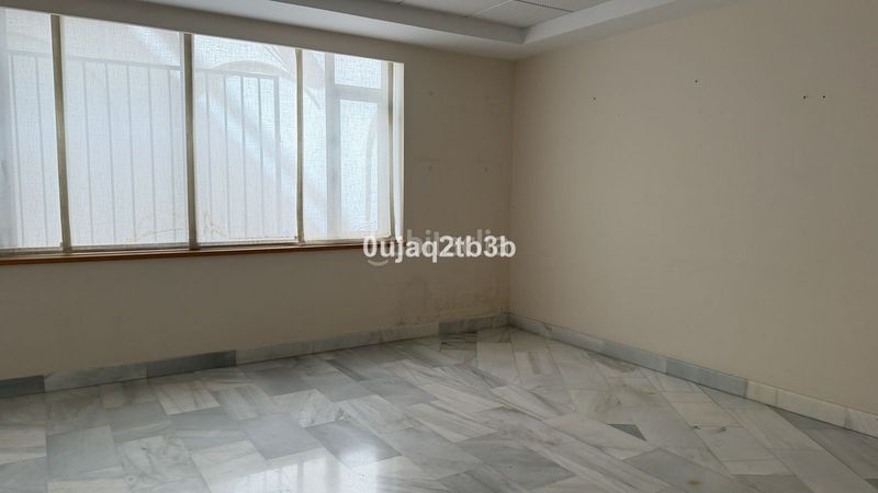 Foto cfb1e616-0490-47d0-886e-6a3cde2fa283. Oficina en Playa Bajadilla - Puertos Marbella