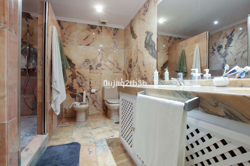 Foto 193dd23b-fd0a-4293-93f8-7210d1244a43. Planta baixa amb piscina a Nueva Andalucía centro Marbella
