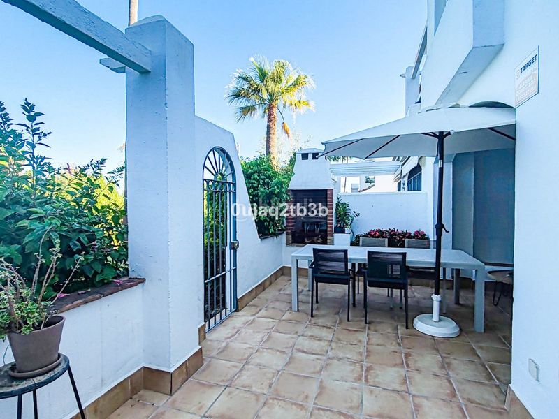 Foto 2663bac1-b8cc-486c-8ff3-929d690910e3. Planta baixa amb aparcament piscina a Nagüeles Alto Marbella