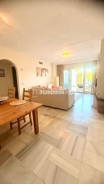 Foto 6bd586a4-aa46-4eb8-b1e0-f9ea1b3236c2. Planta baixa amb aparcament piscina a Nagüeles Alto Marbella