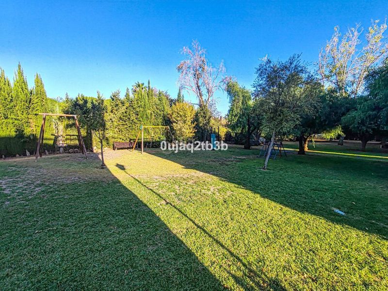 Foto fe569b8b-ee8d-4421-a961-73addec0d542. Planta baixa amb aparcament piscina a Nagüeles Alto Marbella