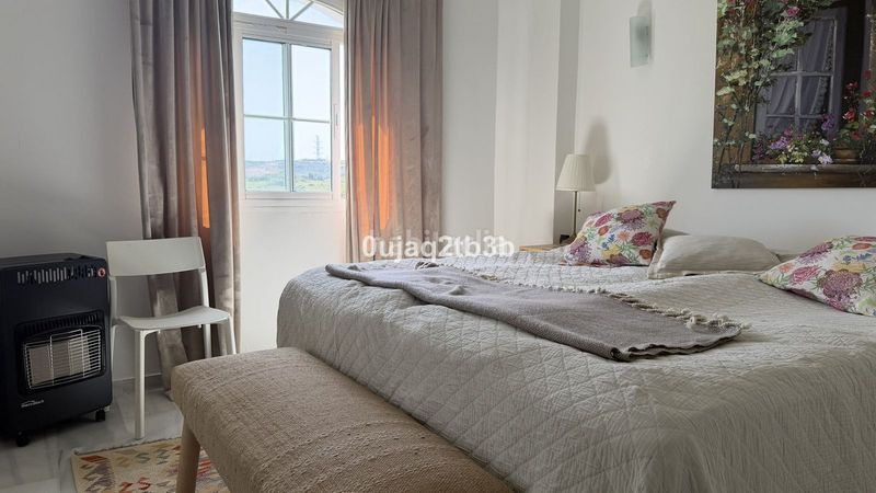 Foto 51074610-b3f3-4ff5-8089-444db827859e. Apartament amb piscina a Estepona golf Estepona