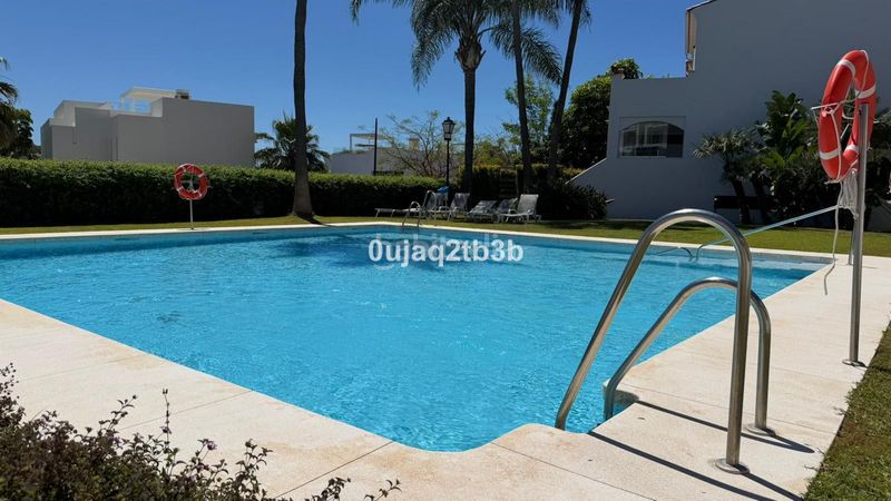Foto 3409a52c-4826-40a7-9156-d80feb8bed68. Lloguer casa adossada amb aparcament piscina a Paraiso - Barronal Estepona