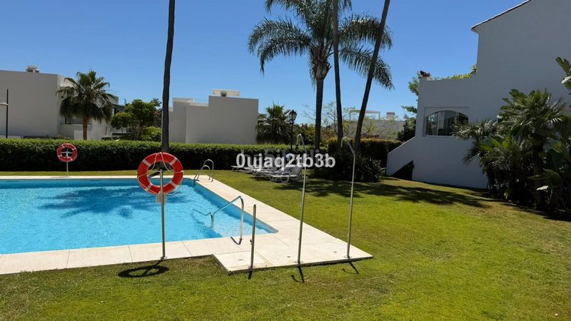Foto 36fa5532-8a7a-416d-b838-f88b397fb296. Lloguer casa adossada amb aparcament piscina a Paraiso - Barronal Estepona