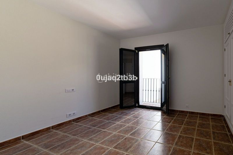 Foto 4dbdb844-78a9-462c-922e-1e9cd98c2f02. Lloguer casa adossada amb aparcament piscina a Paraiso - Barronal Estepona