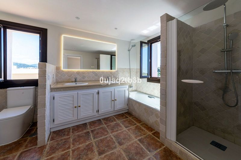 Foto 5541889f-2c3a-4326-b29c-dc4a868fe7e7. Lloguer casa adossada amb aparcament piscina a Paraiso - Barronal Estepona