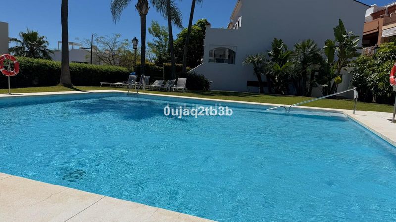 Foto 6c9fc19f-354f-40d9-b86b-8a458ee5a7db. Lloguer casa adossada amb aparcament piscina a Paraiso - Barronal Estepona
