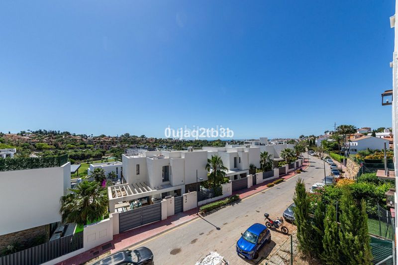 Foto 8cf6a8cf-e258-4a22-829b-eb1c22fd3818. Lloguer casa adossada amb aparcament piscina a Paraiso - Barronal Estepona
