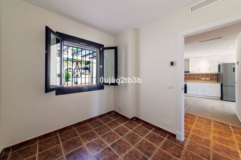 Foto 929b31e3-fdd3-4de0-8370-ba85b0a81c92. Lloguer casa adossada amb aparcament piscina a Paraiso - Barronal Estepona