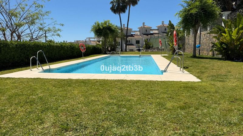 Foto b2fa2f9a-9195-4f78-aa54-1889262f4d38. Lloguer casa adossada amb aparcament piscina a Paraiso - Barronal Estepona