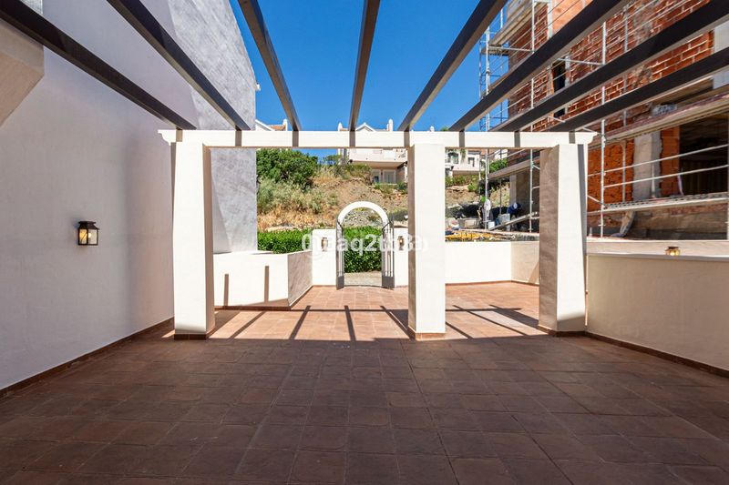 Foto d062d12e-39a0-4098-b96b-ca3697fc1ffc. Lloguer casa adossada amb aparcament piscina a Paraiso - Barronal Estepona
