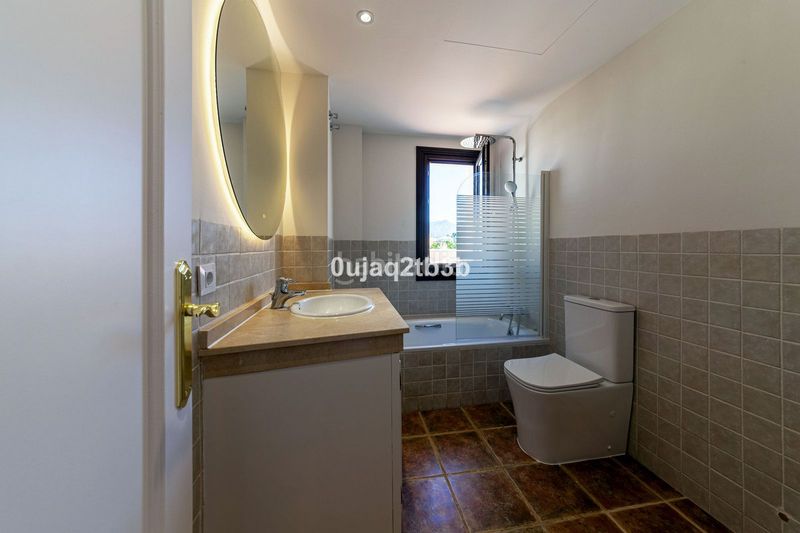 Foto d0dc0a63-1eb0-4720-a4ca-7413e8932aef. Lloguer casa adossada amb aparcament piscina a Paraiso - Barronal Estepona