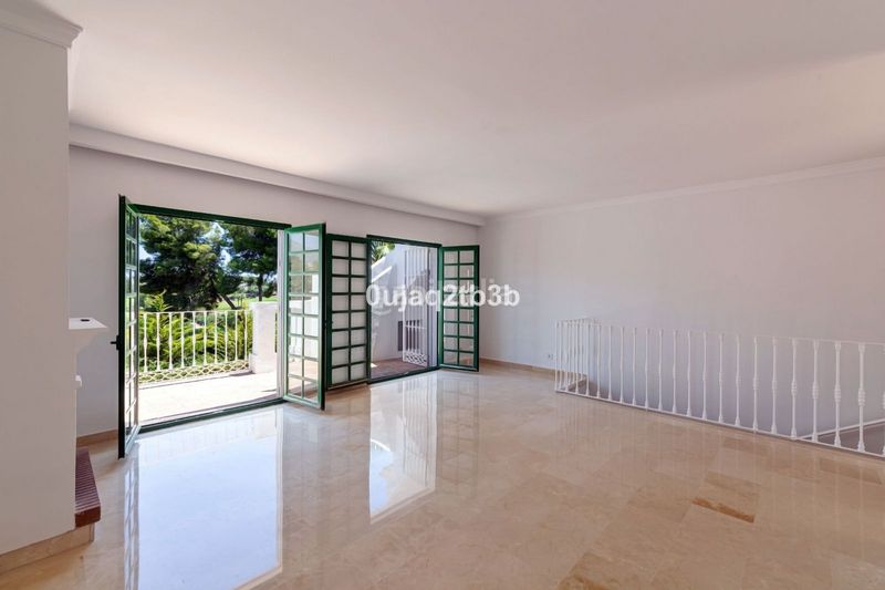 Foto 3ff43dbc-cb63-4940-992a-89e0c5b2ca0c. Casa adosada en Aloha Marbella