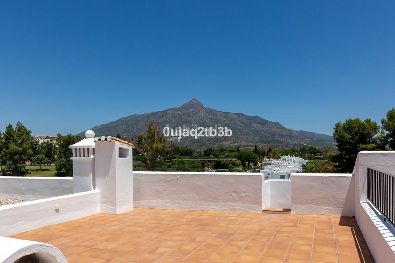 Foto 72e06c98-dbc6-41cf-b10d-a1840f4c2b6e. Casa adosada en Aloha Marbella
