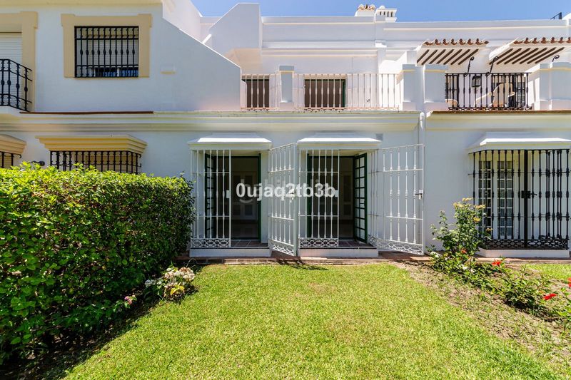 Foto ee21ee9b-f334-487d-ad66-07f4f44334b7. Casa adosada en Aloha Marbella