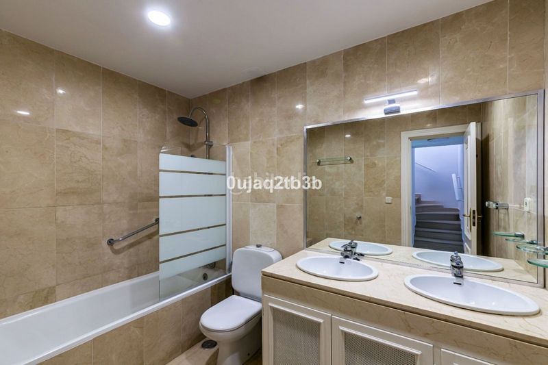 Foto efdf1847-a5f2-4957-865d-08bb4fec22ab. Casa adosada en Aloha Marbella