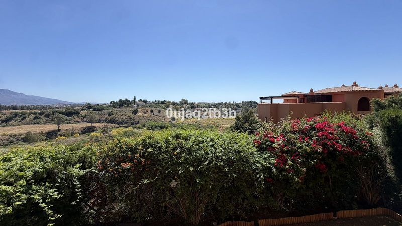 Foto e6110e2d-b09e-4be5-839f-da54d3fd280d. Planta baja en La Alquería Benahavís