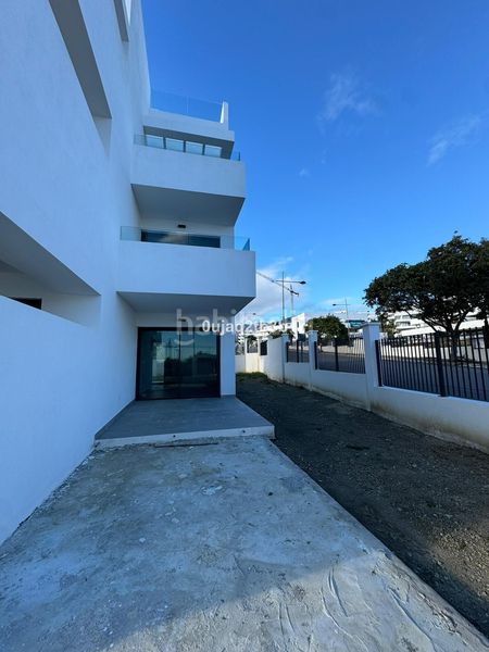 Foto 0db87998-7a87-4148-ba5b-fae8c27e30bc. Apartament amb aparcament piscina a Guadalobón Estepona