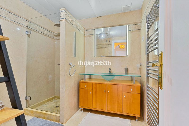 Foto cf8bec8f-0d4b-49d6-8823-d5f4dac3ae59. Appartement mit parking pool in Aloha Marbella