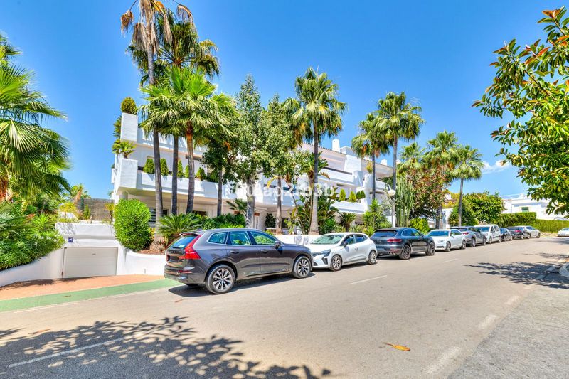 Foto f8d2989a-8ecb-4cce-99dd-cc1ac5377353. Appartement mit parking pool in Aloha Marbella
