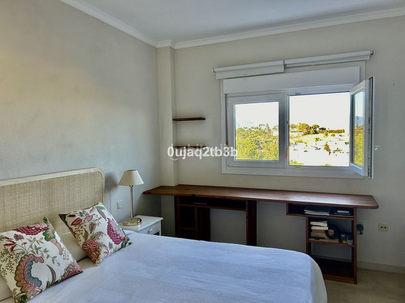 Foto 128ad74b-69a8-44d1-a2ea-db0bee84dc46. Apartament amb piscina a Los Llanos Estepona