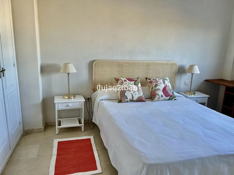 Foto 32a5c3e8-2469-40ef-9e64-87fac96ffff3. Apartament amb piscina a Los Llanos Estepona