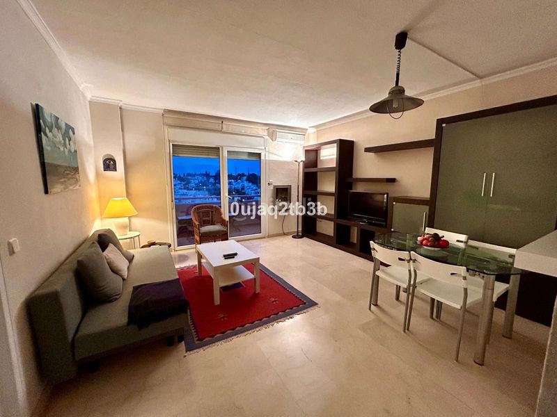 Foto ee4f81cb-8a60-477a-9232-42763c7c6b15. Apartament amb piscina a Los Llanos Estepona