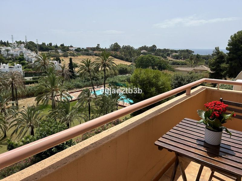 Foto 3ae4f835-b904-41ac-9065-dcb1a0527635. Apartamento en Los Llanos Estepona