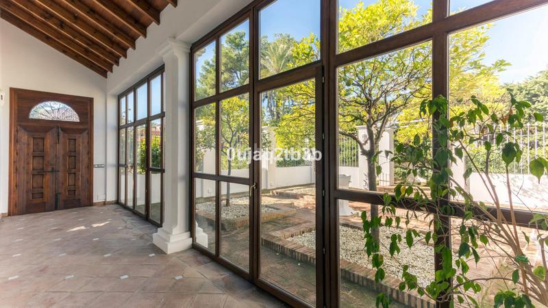 Foto 44228e4c-7db0-4f4c-8c83-7981f385feb1. Chalet with parking pool in Guadalmina Baja Marbella