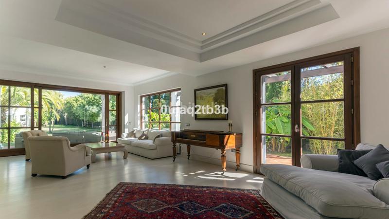 Foto d25b36e9-9add-4cc4-a5f7-1a42710efef4. Chalet with parking pool in Guadalmina Baja Marbella