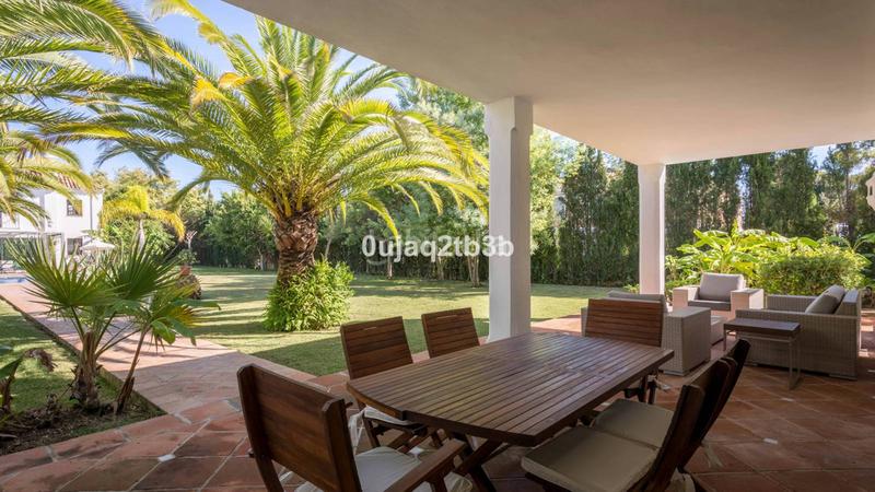 Foto efef7776-15d6-4409-8c7b-8f1a92f22271. Chalet with parking pool in Guadalmina Baja Marbella