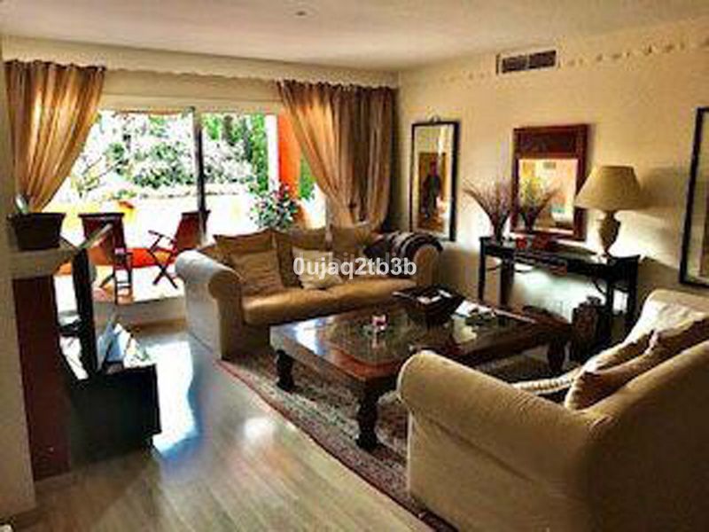 Foto 390fe9eb-985a-40e8-a49e-ff294aff3980. Appartement mit parking pool in Casasola Estepona