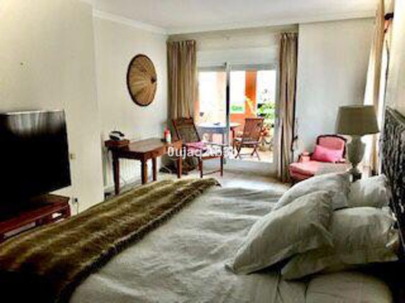 Foto 852dfcc1-428b-482c-b649-488cfa6ccebc. Appartement mit parking pool in Casasola Estepona