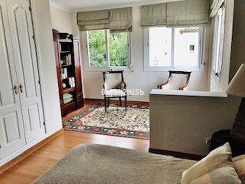 Foto cd4728bc-9fab-4898-8b65-2d31405add1e. Appartement mit parking pool in Casasola Estepona