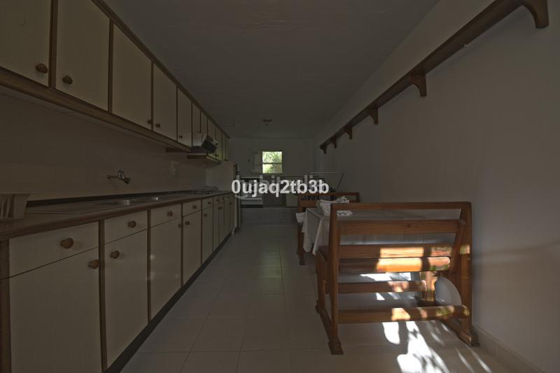 Foto 43fc15f6-5565-47d5-8d90-8cd23254f319. Chalet mit parking pool in Los Llanos Estepona