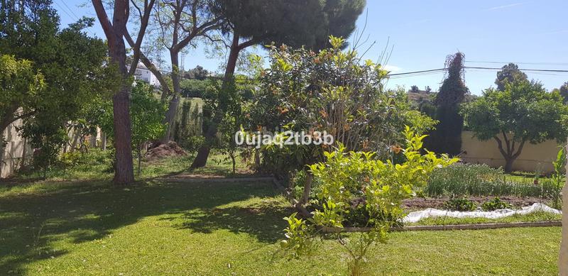 Foto 534b3f68-2577-469f-ab91-841ce4535bce. Chalet mit parking pool in Los Llanos Estepona