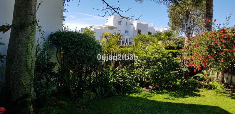 Foto 06afd6b5-f443-42e5-b110-100745ca9a7c. Xalet amb aparcament piscina a Los Llanos Estepona