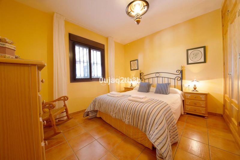 Foto 4950f902-e0f0-40d9-8903-a84bc5ee7502. Chalet avec parking piscine dans altos de Estepona Estepona