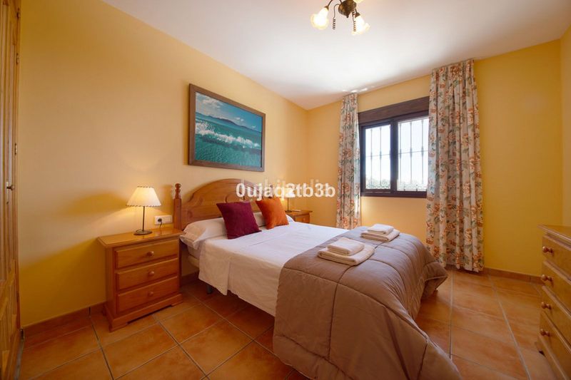 Foto 73d46fef-7afd-4aa1-839f-d65f933971a6. Chalet avec parking piscine dans altos de Estepona Estepona