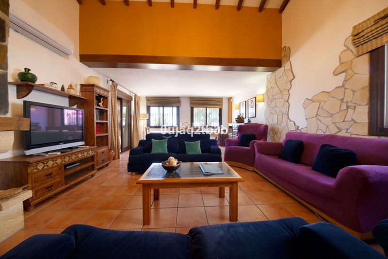 Foto 820a4739-a7fa-4332-9f62-fa2bb32573a8. Chalet avec parking piscine dans altos de Estepona Estepona