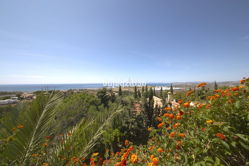 Foto a2ff3262-f7b0-4798-a5bf-dcf069f53399. Chalet avec parking piscine dans altos de Estepona Estepona