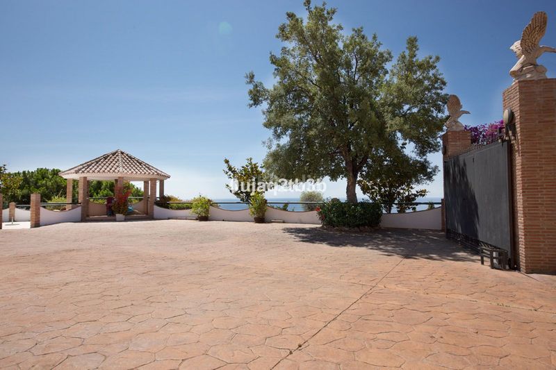 Foto dc606fb0-c1fd-4807-8050-2f0c6a325052. Chalet avec parking piscine dans altos de Estepona Estepona