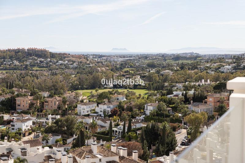 Foto 9ccb02f2-7f75-40c3-be4f-b7fa405ee52c. Apartment with parking pool in Los Naranjos Marbella