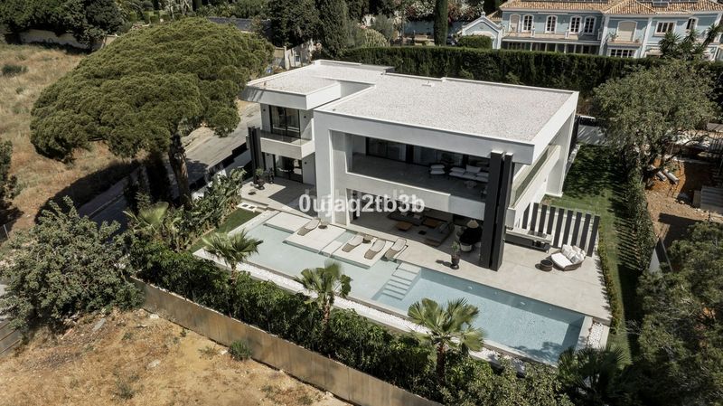 Foto 9f180588-044a-4593-8162-6903656a8599. Chalet en Sierra Blanca Marbella