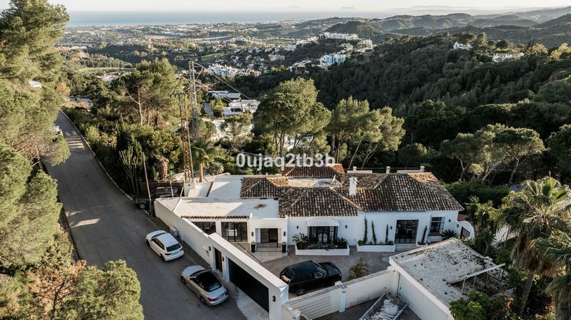 Foto 5e273a0e-e50d-4cda-853c-2c568d792b85. Chalet en El Madroñal Benahavís