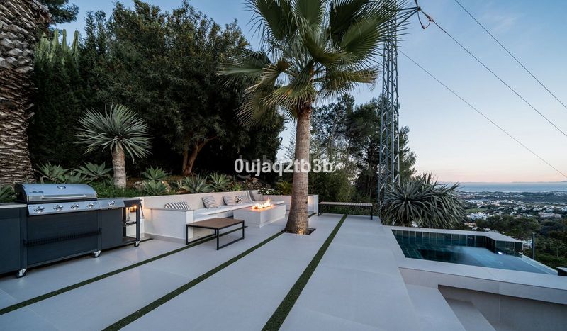 Foto 9df9766a-a397-47a1-9428-f52a97bfbb70. Chalet en El Madroñal Benahavís