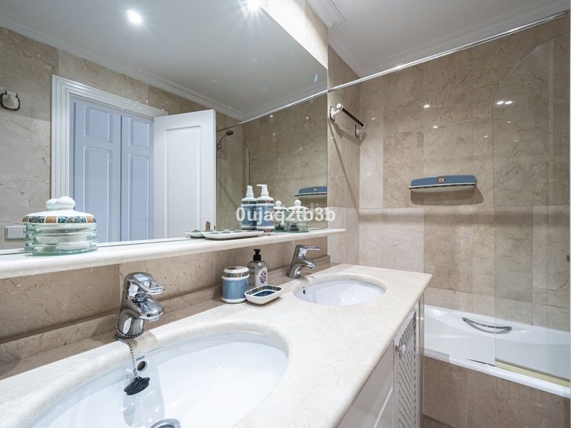 Foto 8d55ddac-a905-4209-930d-385fb3f1aa41. Apartamento en Puerto Banús Marbella