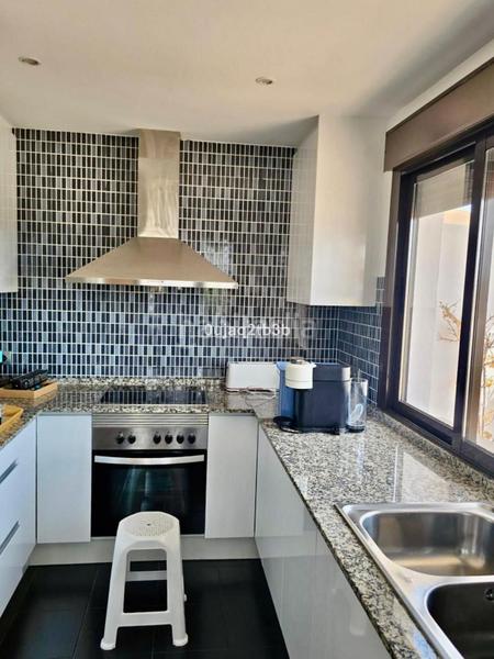 Foto bbeed217-0599-4fc7-b9b6-f3a11156049d. Location appartement avec parking piscine dans La Concha - Resina Golf Estepona